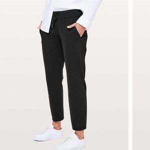 Lululemon On The Fly 28" Pant Women's 6 EUC Black